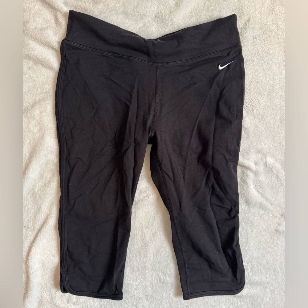 Nike Women’s Black Capri Leggings, Size M